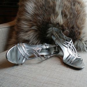 Fioni Night Silver Sandal Size 6.5